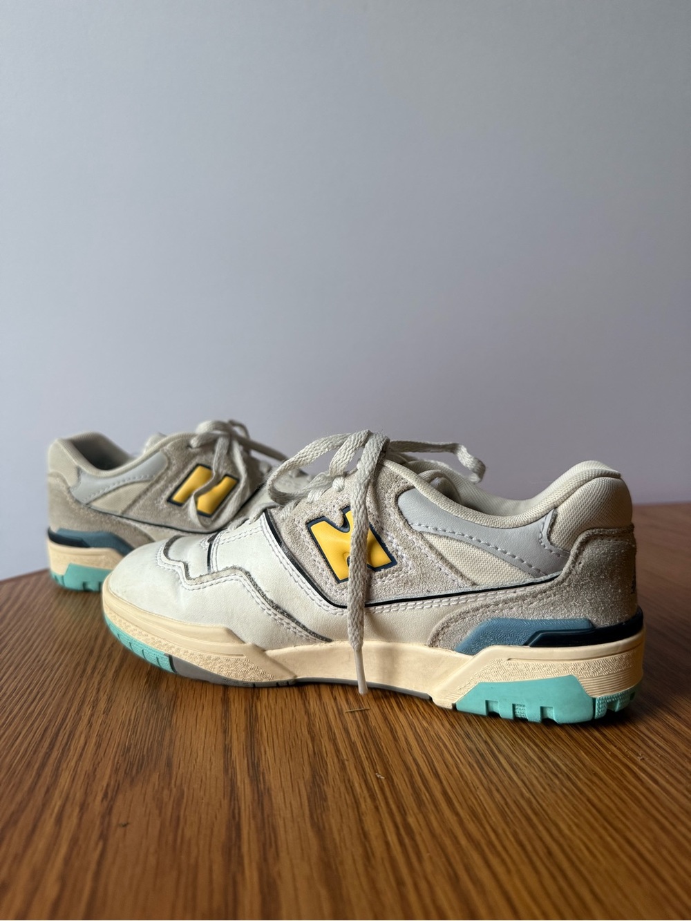 New Balance 550 Shoes in Cream/White/Yellow/Blue - Kids Size 1 - Picture 2 of 7